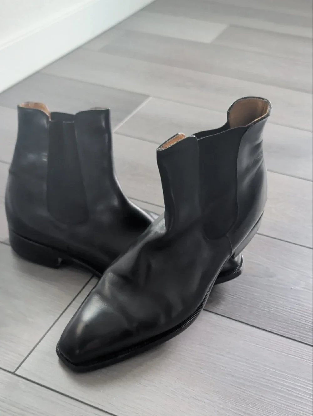 Vero Cuoio Black Leather Chukka Boots with Yellow Lining